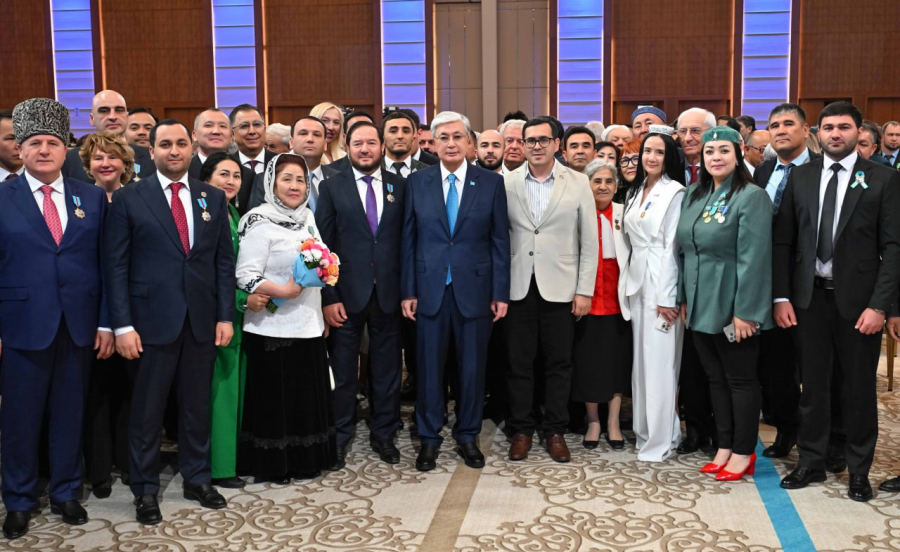 Президент вручил госнаграды в рамках 30-летия АНК