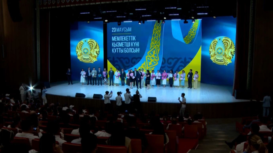 Түркістанда мемлекеттік қызметшілер марапатталды