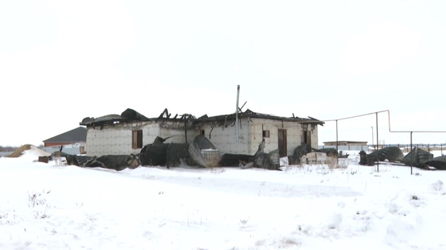 Из-за взрыва пауэрбанка сгорел дом в Актобе