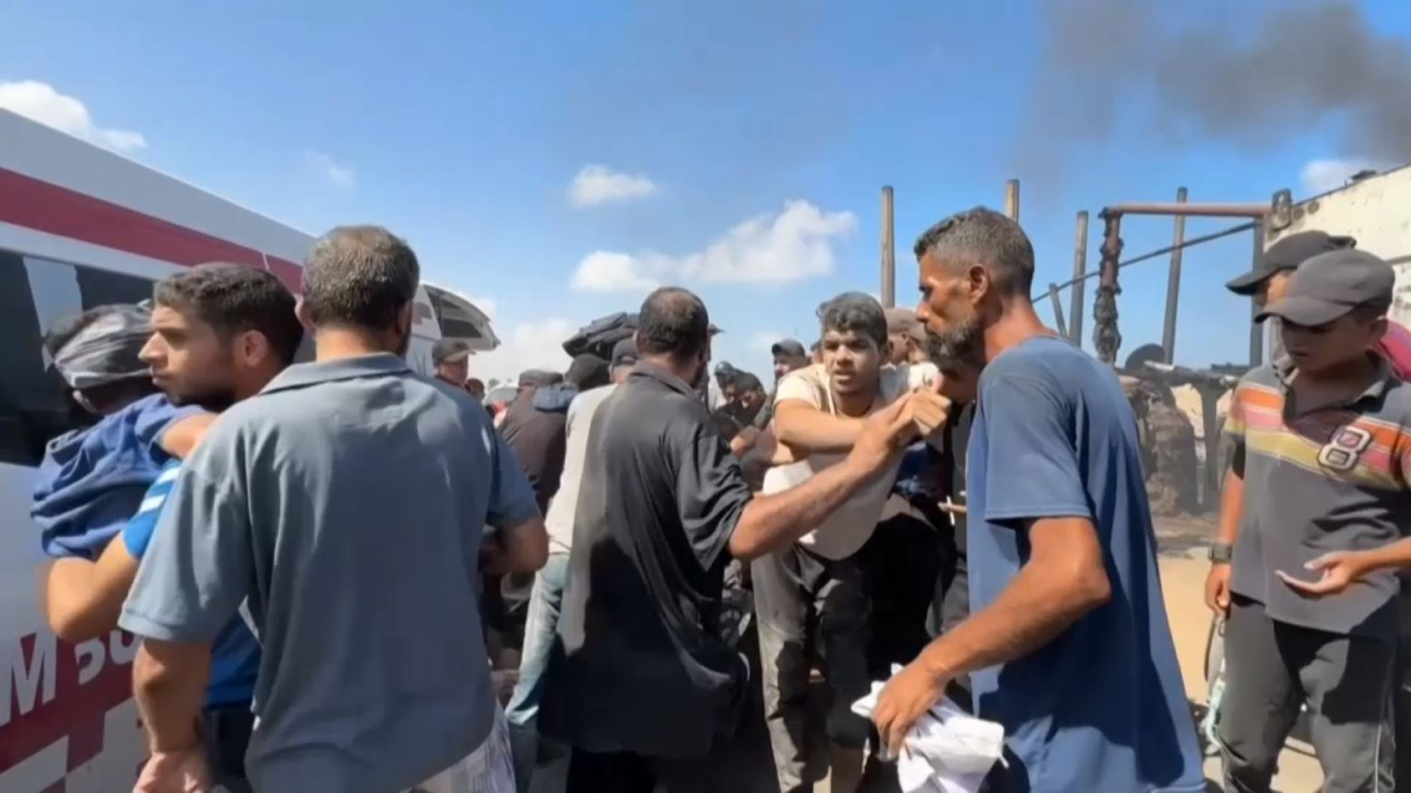 93 человека погибли в Газе при нападении на колонну грузовиков с гумпомощью