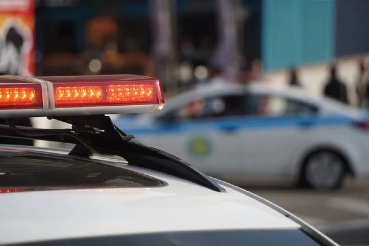 В Павлодаре таксист нашёл почти 6 млн тенге в пакете с крупой и помог вернуть их пенсионерке