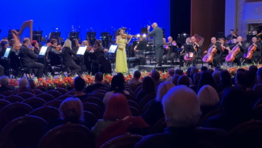 Казахстанская скрипачка солировала в Грузии