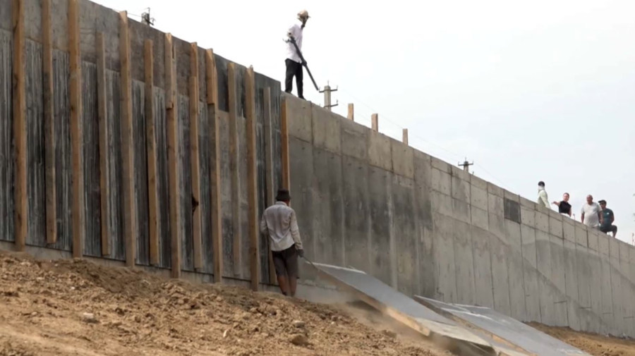 Защитные дамбы ремонтируют в ЗКО