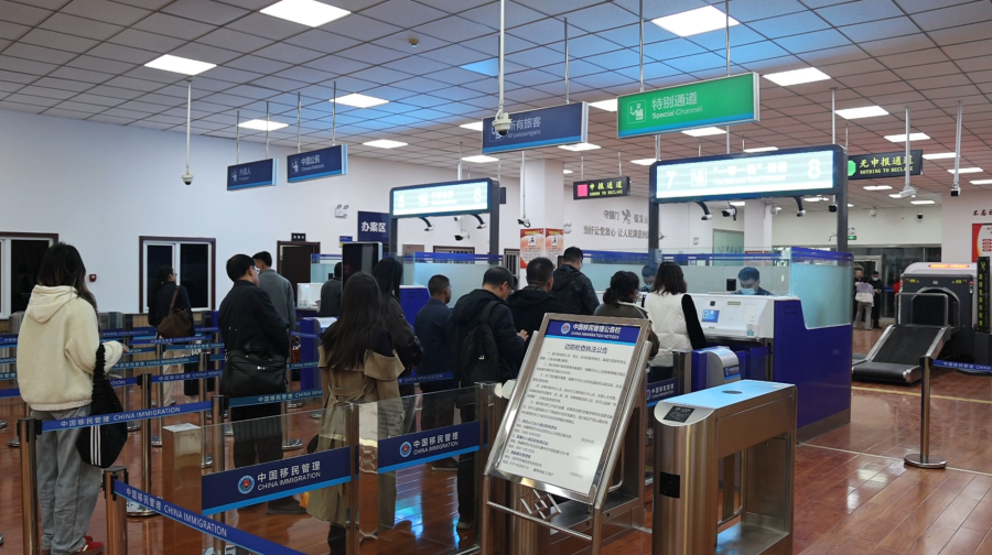 Более 150 000 человек: в порту Алашанькоу резко вырос объём трансграничных перевозок