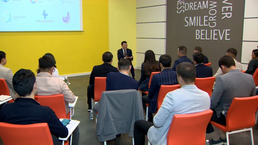 Мемлекеттік кеңесші жастар ұйымдарының көшбасшыларымен кездесті