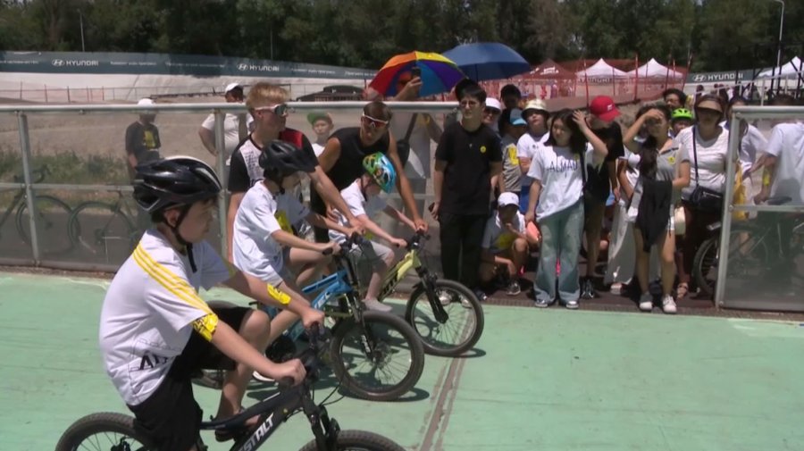 Алматыда алғаш рет инклюзивті веложарыс өтті