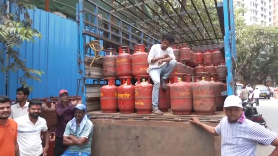 Авиакеросин и газ резко подорожали в Индии