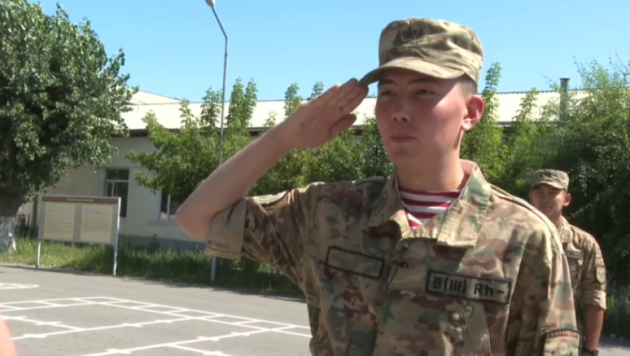 Солдат с голосом диктора служит в воинской части в Павлодаре