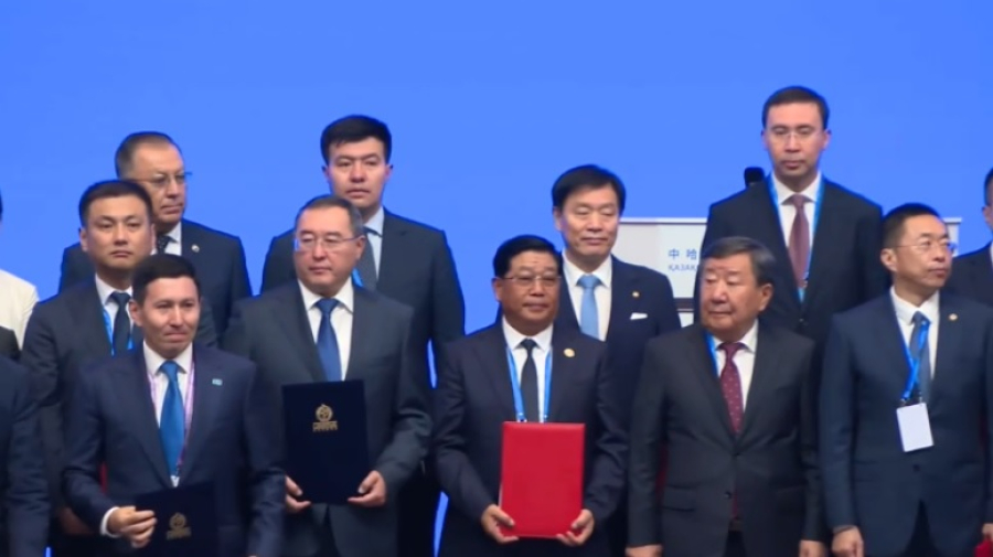 Казахстан и Китай подписали более 70 коммерческих документов
