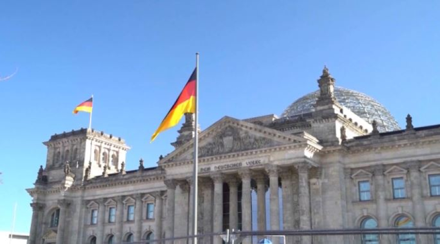 Германия вдвое сократила число заявок на убежище