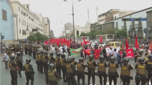 Протестующие в Перу требуют повышения зарплат