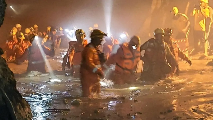 Вода хлынула в тоннель ГЭС: семь рабочих погибли в Индии