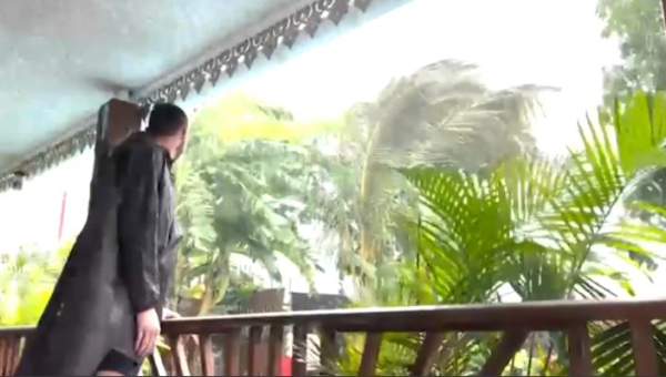 На французский остров Реюньон обрушился шторм: погиб человек