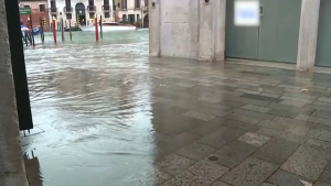 Главную достопримечательность Венеции затопило из-за непогоды