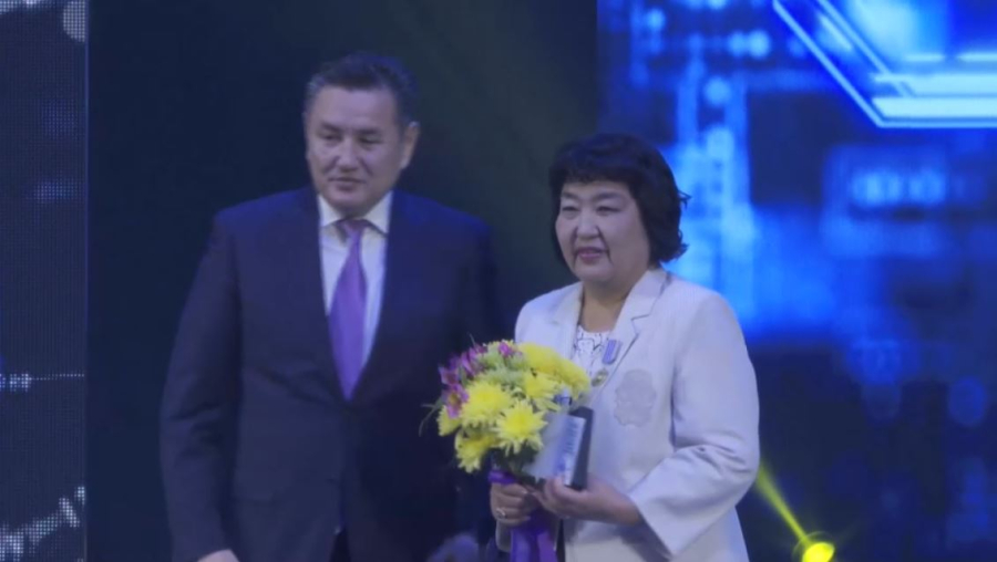 Өскеменде ең үздік ұстаздар марапатталды