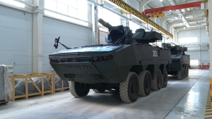 Астанадағы әскери парадта екі жүзден астам техника таныстырылды