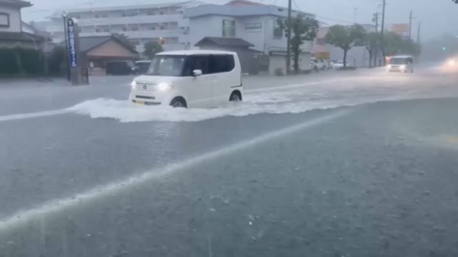 Ливни вызвали наводнения и оползни на юге Японии