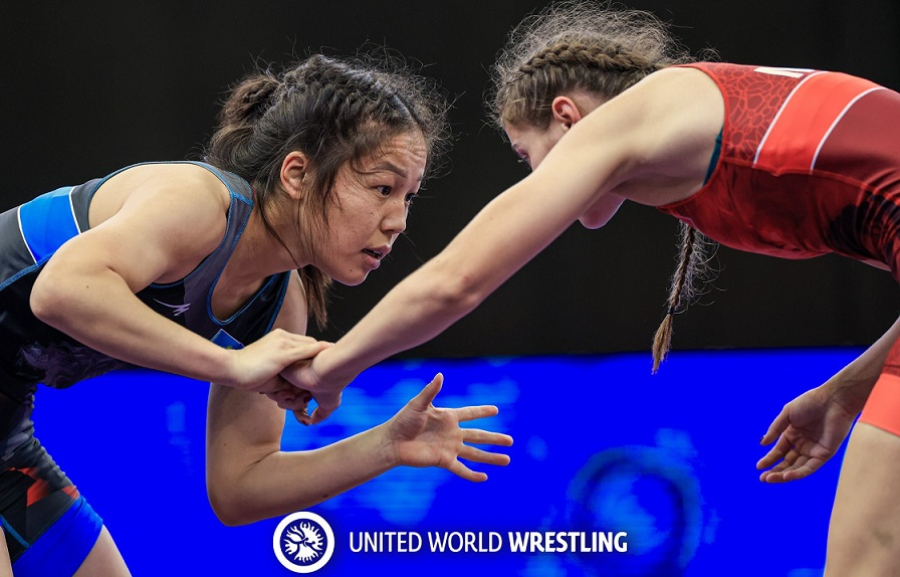 Казахстанка завоевала историческое золото МЧМ по борьбе