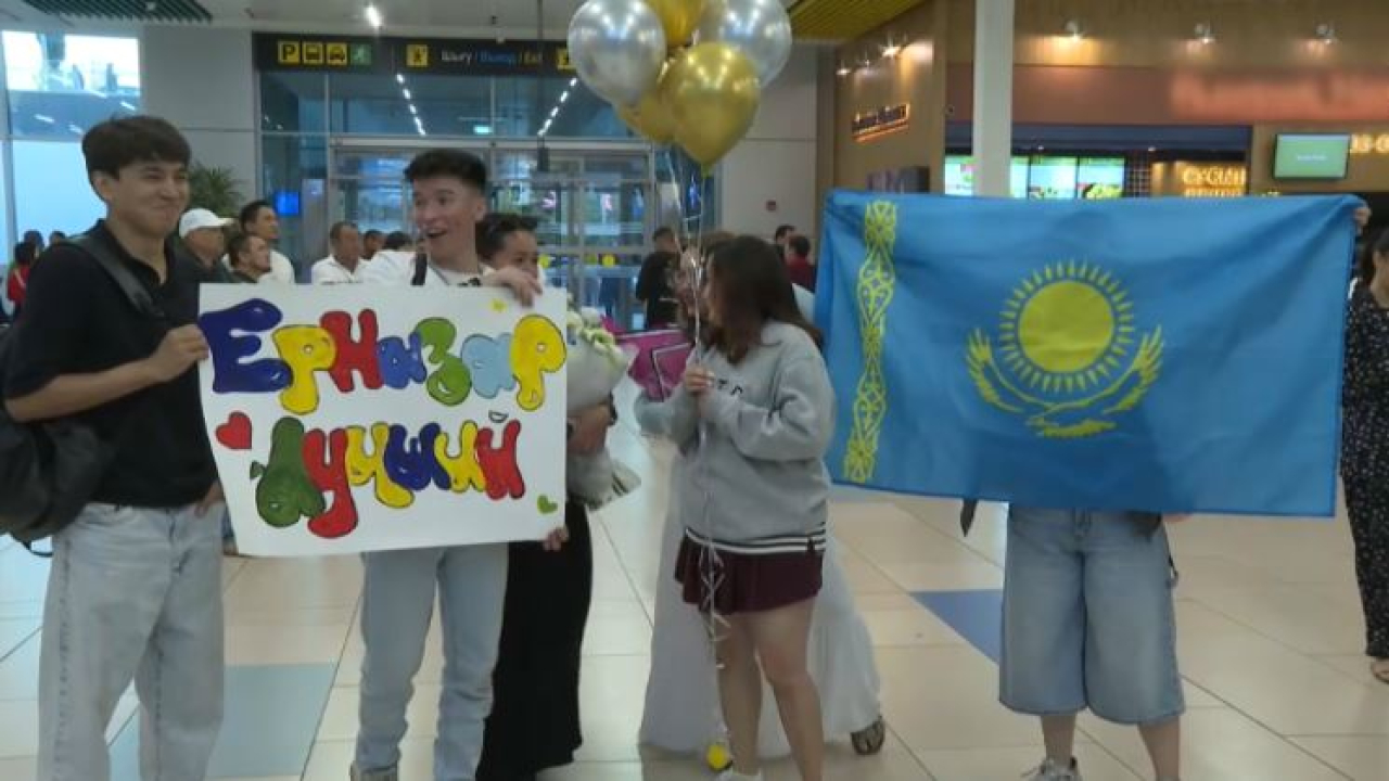 Призёров «Новой волны–2025» встретили в аэропорту