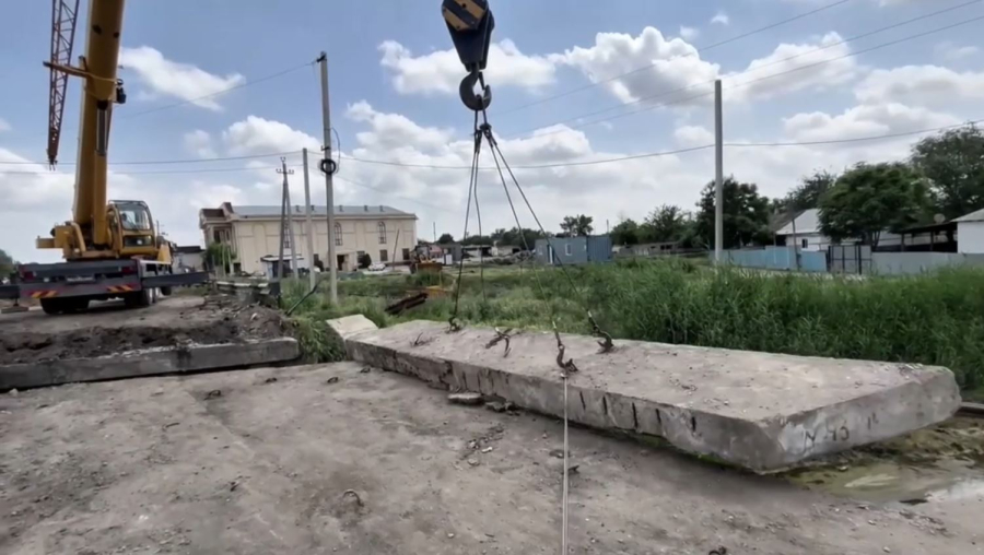 Мақтааралда ескі көпір жаңартылып жатыр