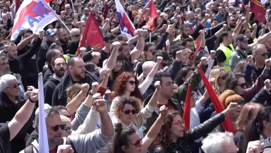 Афины халқы қымбатшылыққа қарсы шеруге шықты