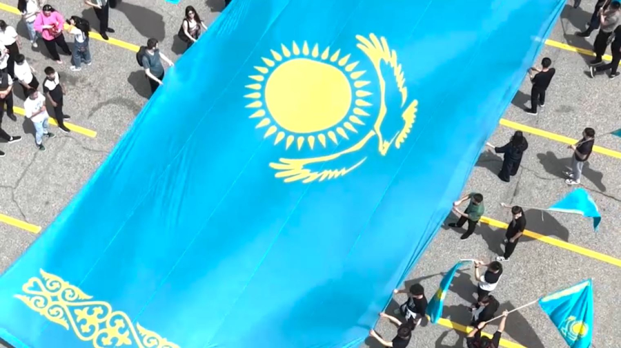 Алматылықтар Мемлекеттік рәміздер күнін атап өтті