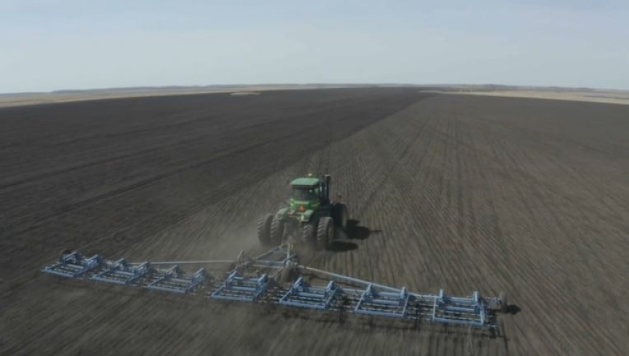 Аграрии СКО приступили к закрытию влаги на полях