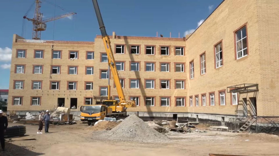 Проблему аварийных школ решают в Уральске