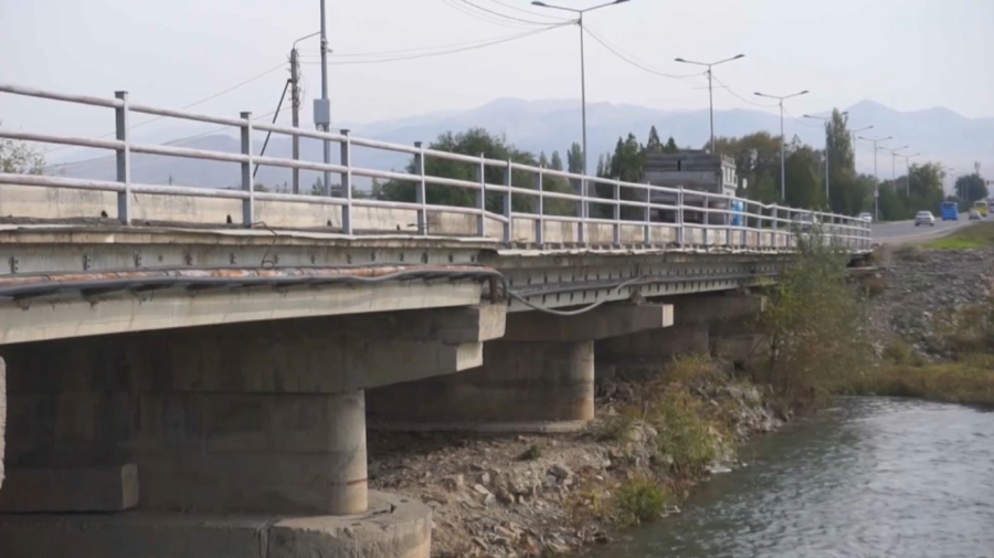 Построить мост через канал просят жители станции Шайкорык