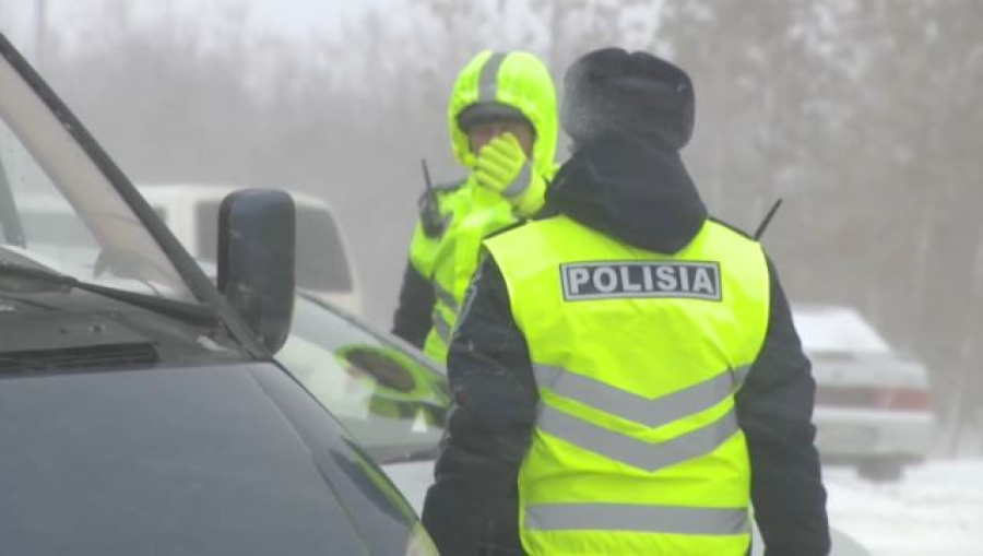 Снегопад и сильный ветер: трассы закрыты на севере Казахстана