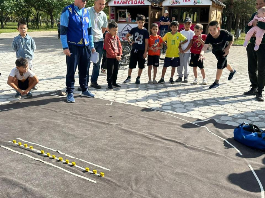 Состязания по национальным видам спорта организовали среди жителей столицы