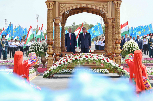 Глава государства прибыл с госвизитом в Таджикистан