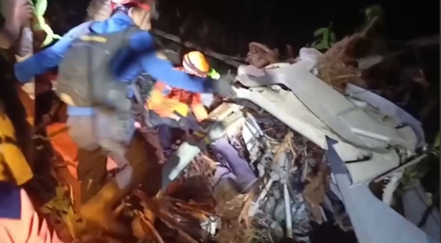 Индонезияда тікұшақ апатынан сегіз адам опат болды