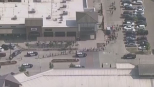 Девять человек погибли при стрельбе в торговом центре Техаса