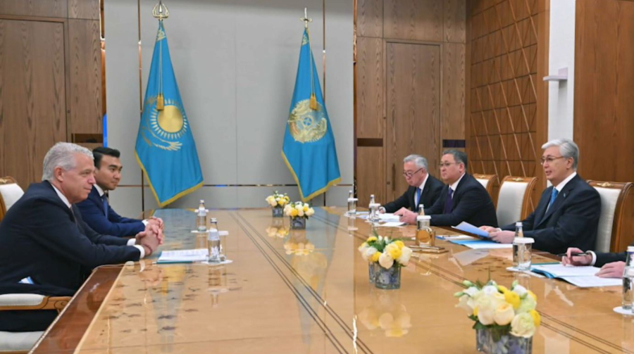 Президент обсудил сотрудничество с представителями Philip Morris и Citi Bank