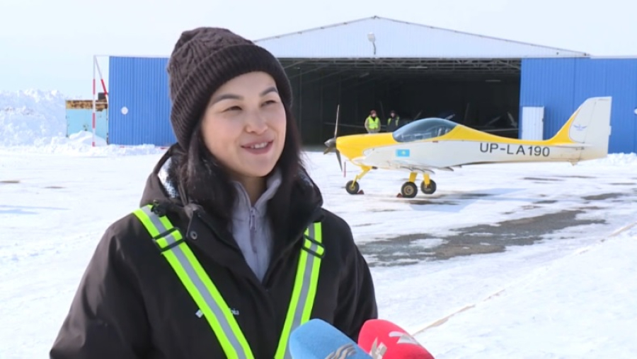 Казахстанские девушки уверенно осваивают профессию пилота