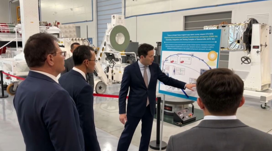 Сенат төрағасы Ұлттық ғарыш орталығының қызметімен танысты