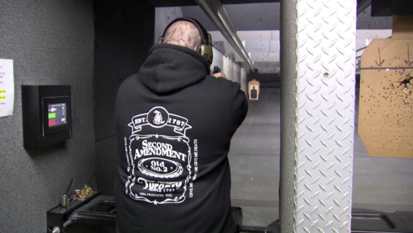 Калифорнияда қоғамдық орында қару алып жүруге тыйым салынды