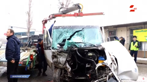 Машина вдребезги: смертельное ДТП произошло в Алматы