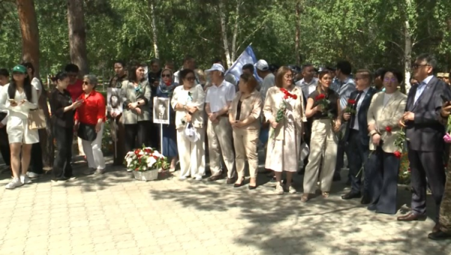 В Костанае прошел митинг, посвященный Дню памяти жертв репрессий