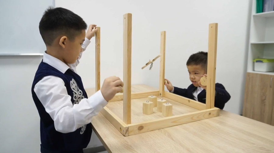 Семейлік оқушылар моториканы дамытатын үстел ойынын жасады