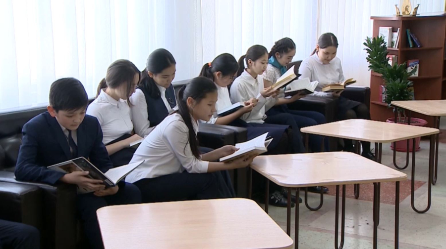 Каникулы с пользой: школьники бесплатно посетят музеи и театры летом