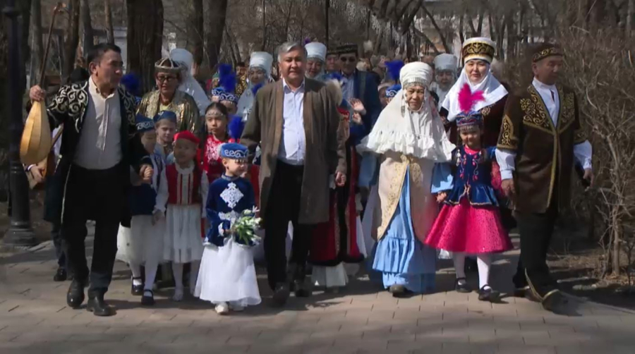 Алматы қаласы мен облыс оқушылары ұлттық киім күнін атап өтті