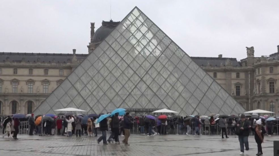 Махинации в Лувре: задержаны 9 человек