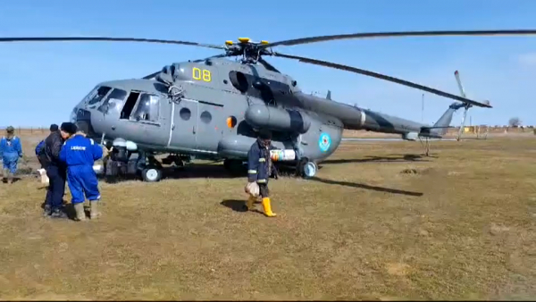 Паводки: лётчики Нацгвардии продолжают эвакуацию людей