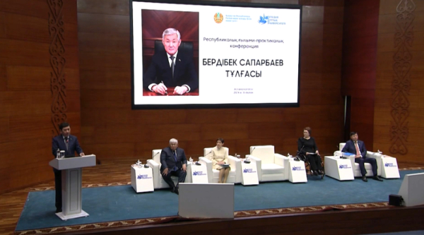 Астанада Б.Сапарбаев туралы кітаптың тұсауы кесілді