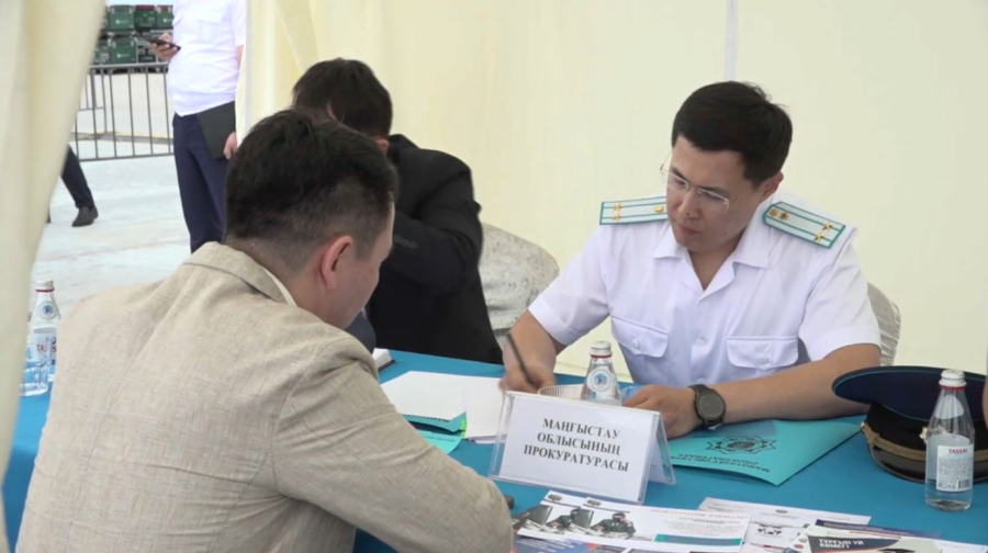 «Закон и порядок»: в Актау проходят мобильные приёмы граждан