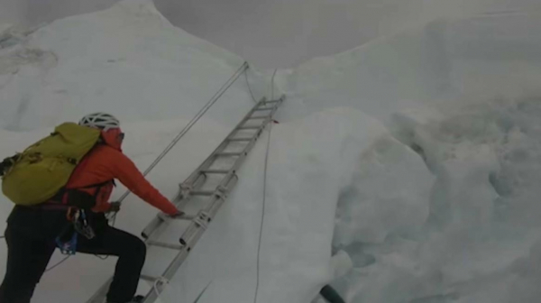 Альпинистка из Непала стала самой быстрой покорительницей Эвереста