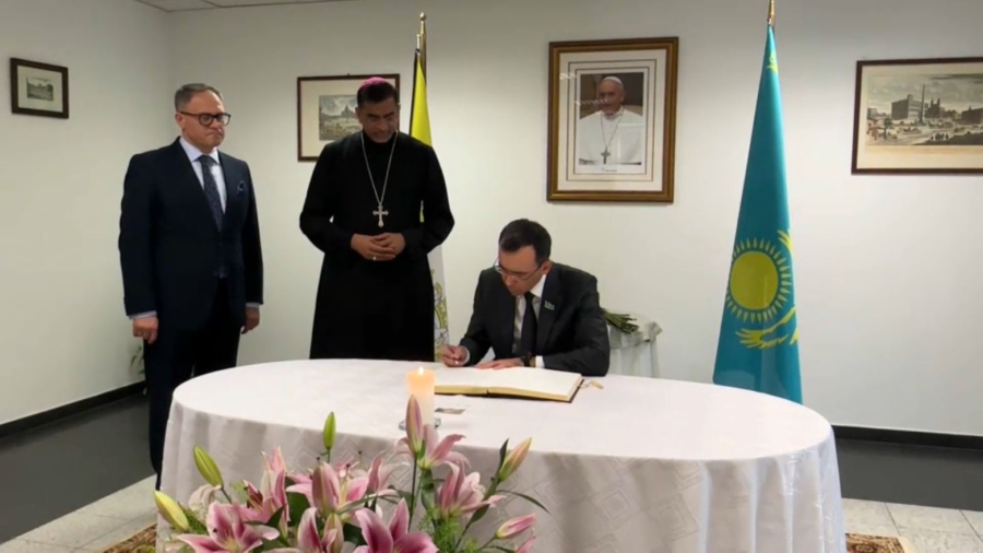 М. Әшімбаев Рим Папасының қайтыс болуына байланысты көңіл айтты