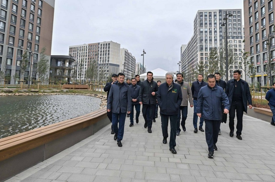 Президент осмотрел бульвар Greenline в столичном районе «Нура»